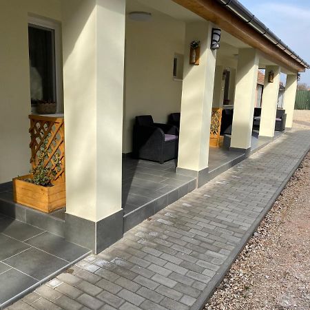 Levendula Vendeghaz Lägenhet Hajduboszormeny Exteriör bild