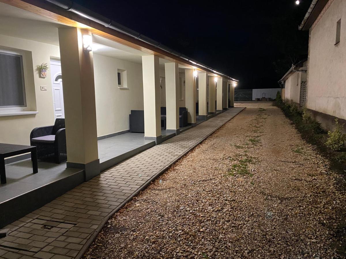 Levendula Vendeghaz Lägenhet Hajduboszormeny Exteriör bild