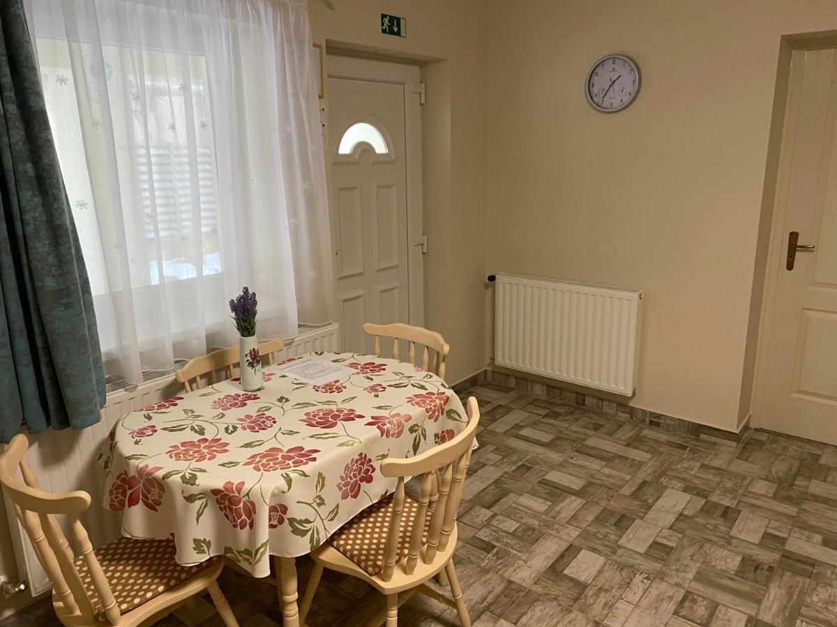 Levendula Vendeghaz Lägenhet Hajduboszormeny Exteriör bild